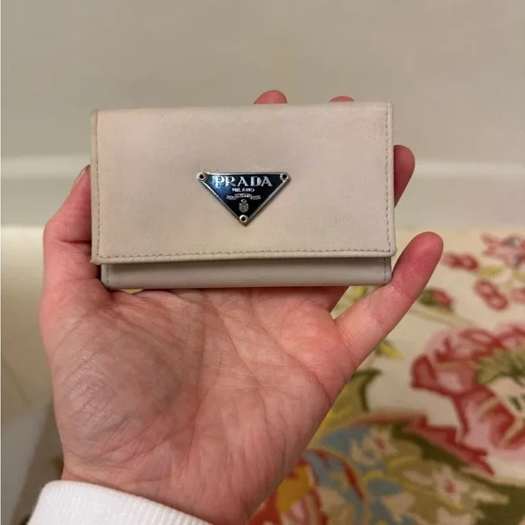 PRADA Unisex Tessuto White Nylon Six-Key Holder With Black Patent Interior - Picture 13 of 16